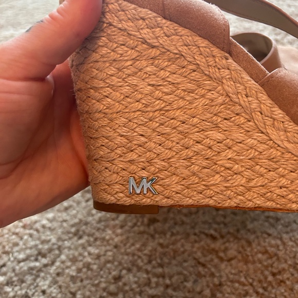Michael Kors Cream Peep Toe Espadrilles With Ankle Straps Size 7.5 - Picture 2 of 7